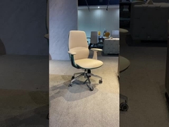 Hoogwaardige kantoorstoel van leer