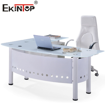 Doorzichtig blauw glas bureau voor kantoorgebouwen met metalen benen