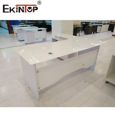 Wit L-vormig gehard glas Computertafel Kantoormeubelen Werktafel
