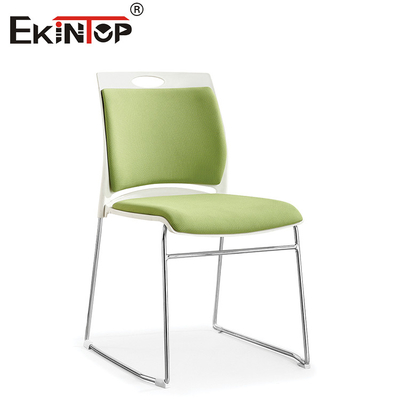 Creëer een professionele sfeer Slank en functioneel trainingsstoelen