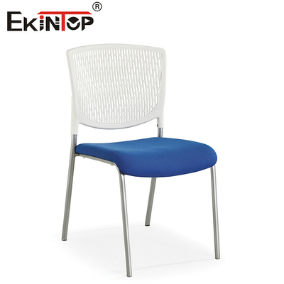 Moderne duurzame en aanpasbare stoelen voor de zaal