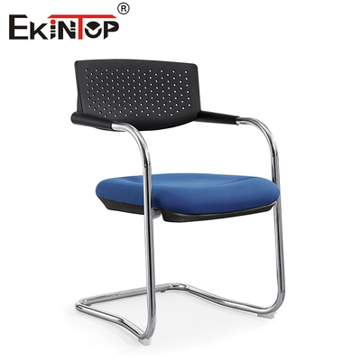 Moderne duurzame en aanpasbare stoelen voor de zaal