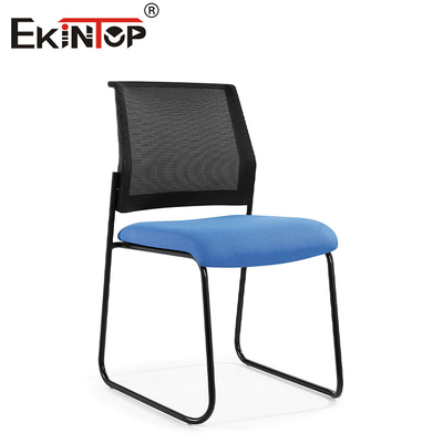 Moderne stoelen voor trainingsruimtes Stijlvolle en praktische zitplaatsen voor onderwijsruimtes