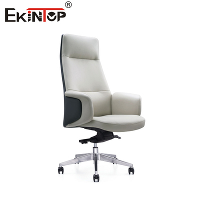 Stijlvolle en ergonomische witte leerstoel in minimalistische hedendaagse stijl