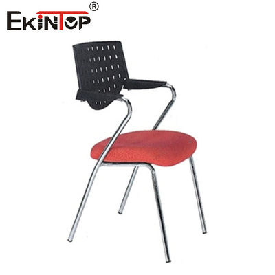 Aanpasbare stapelbare trainingsstoel met metalen frame spons kussen plastic rugleuning