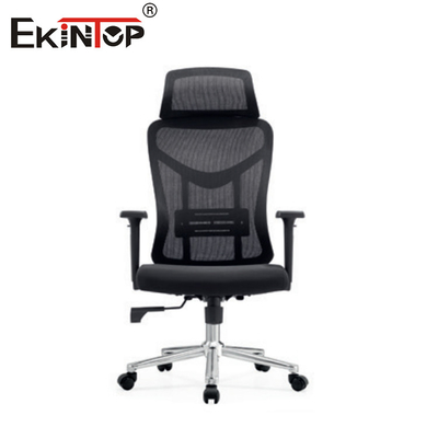 Zwarte ergonomische kantoorstoel met hoog rugleuning