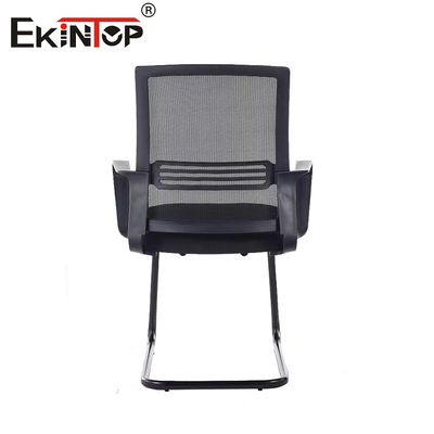 Zwarte mid back mesh kantoorstoel met metalen frame en armleuningen