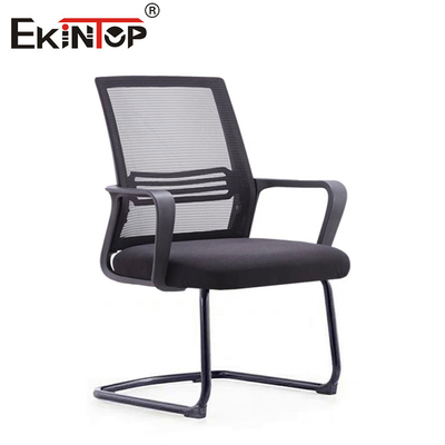 Zwarte mid back mesh kantoorstoel met metalen frame en armleuningen