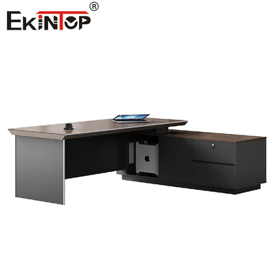 Houten bureau in industriële stijl