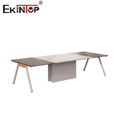 Conferentietafel in moderne stijl met metalen benen en houten materiaal