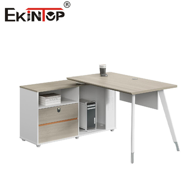 Modulaire werkstation voor werknemers in het kantoor Houtmateriaal Bron Fabrikant