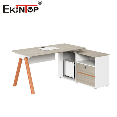 Modulaire werkstation voor werknemers in het kantoor Houtmateriaal Bron Fabrikant
