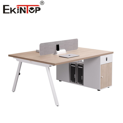 Bureau in industriële stijl Werkstation Bureaubureau met opslagkast