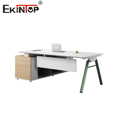 Uitvoerend kantoor bureau met bevestigd kasten van hout moderne stijl