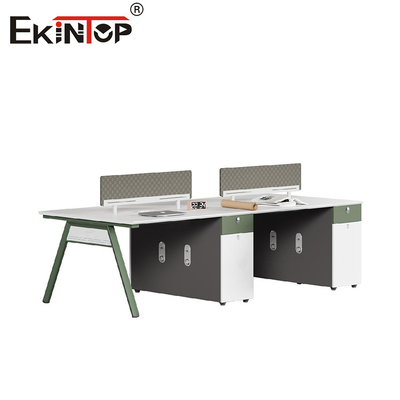 Modulaire 4-6 zitplaatsen kantoor bureau personeel werkstation met afschermingen in moderne stijl