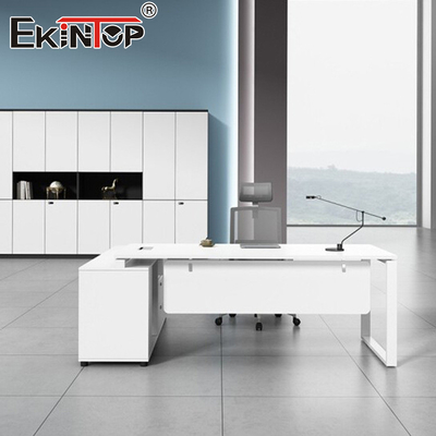 Aanpasbaar wit bureau met metaalframe Houten bureau
