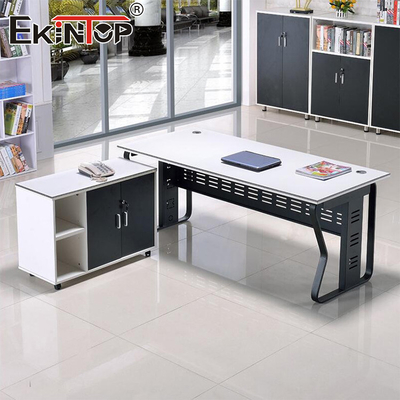 Op maat gemaakte houten kantoor tafel Moderne ontwerper bureau L-vormig bureau