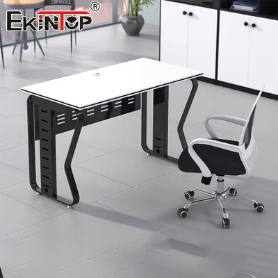 Fabriek van kantoormeubilair Hoogwaardige tafels en stoelen van massief hout Computertafel