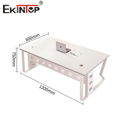 Witte kantoor bureau met modern ontwerp