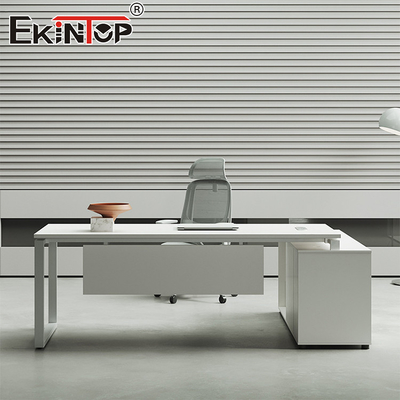 Moderne bureau met stijlvol zijkastkast