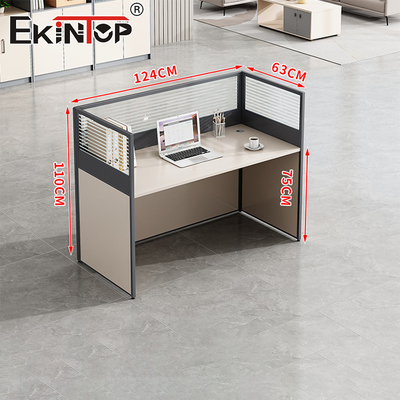 Houten bureau met afscherming