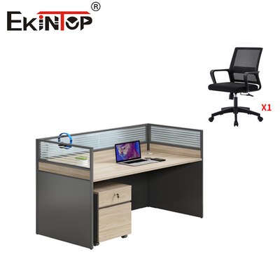 Houten bureau met afscherming