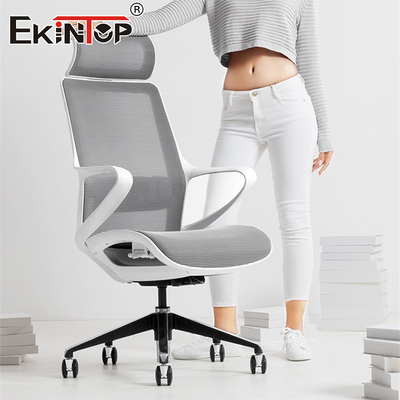 Moderne ergonomische kantorenstoelen met een achterkant met een draaiend leunstoel met een volle kantorenstoel